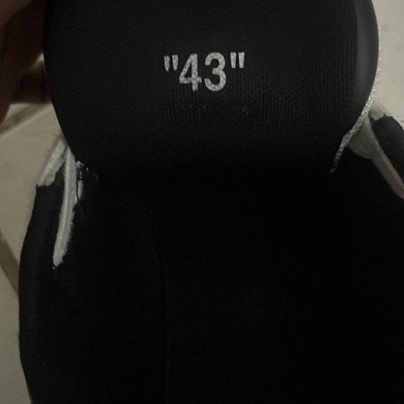 Off-White Out of Office #RipVirgil - Picture 4 of 4